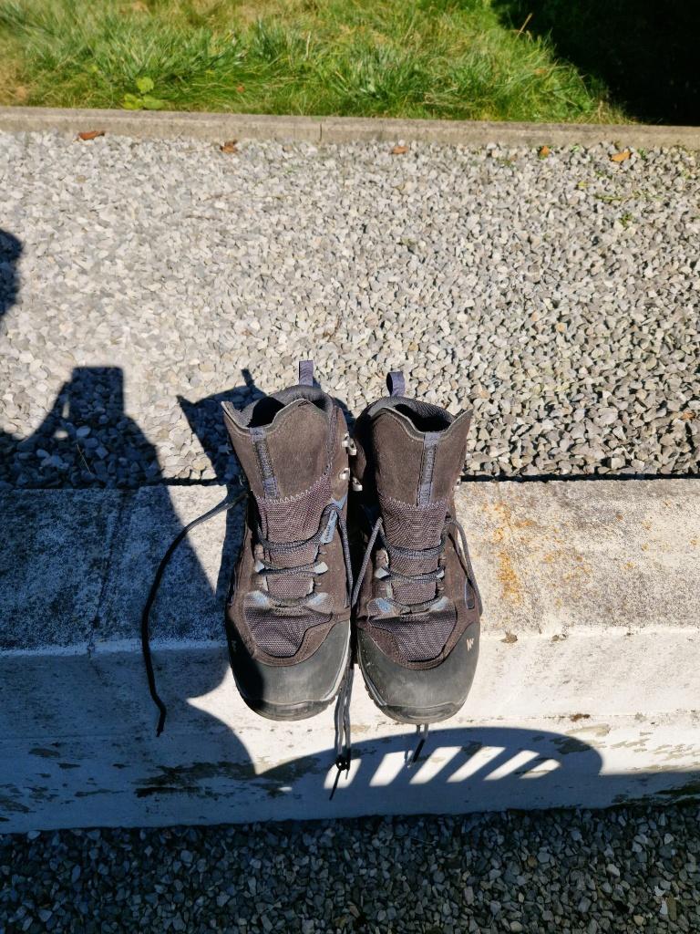 Chaussures de marche Decathlon Quechua pointure 43, Sport en Fitness, Bergsport en Wandelen, Ophalen, Zo goed als nieuw, Schoenen