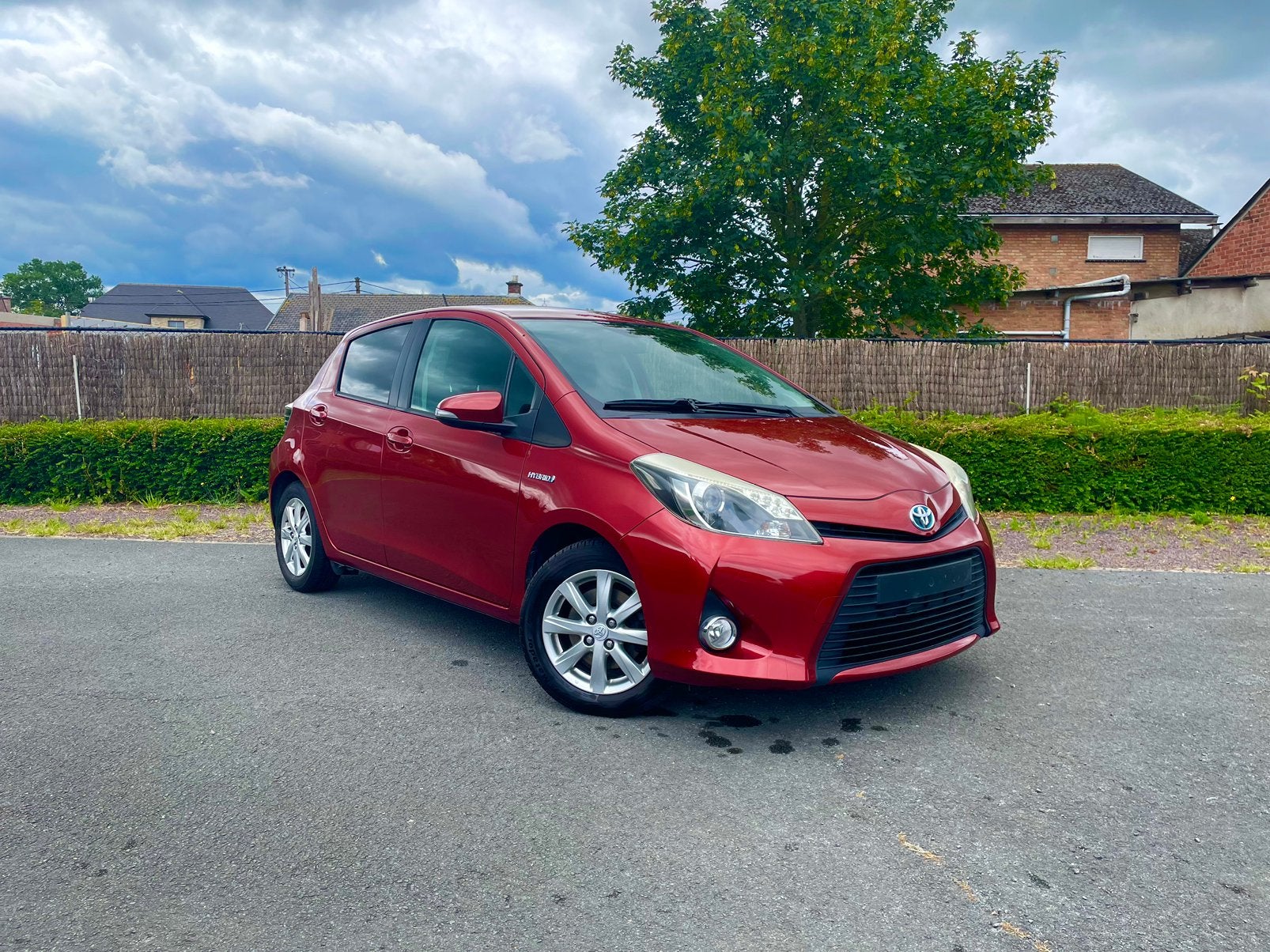 Toyota Yaris Hybrid 1.5 VVT-i *Caméra*Navigation*Bluetooth, Autos, Toyota, Rouge, Achat, Carnet d'entretien, Noir