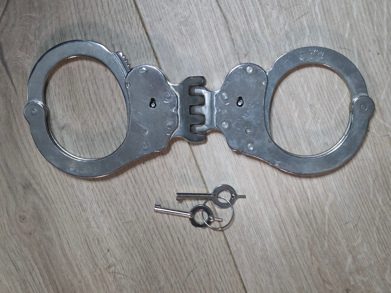 politiehandboeien met scharnier, Envoi, Comme neuf, Autres types
