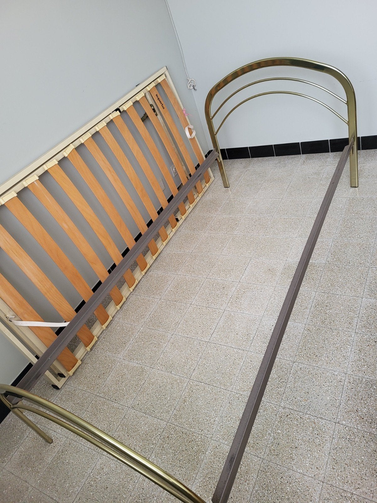 1 persoonsbed in metaal met lattenbodem, Ophalen, Metaal, 200 cm