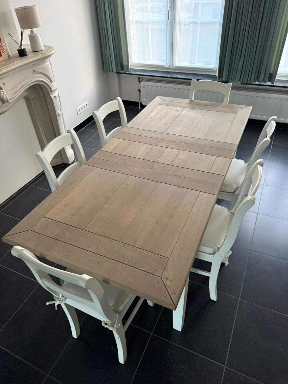 Landelijke tafel en stoelen in goeie staat, Ophalen