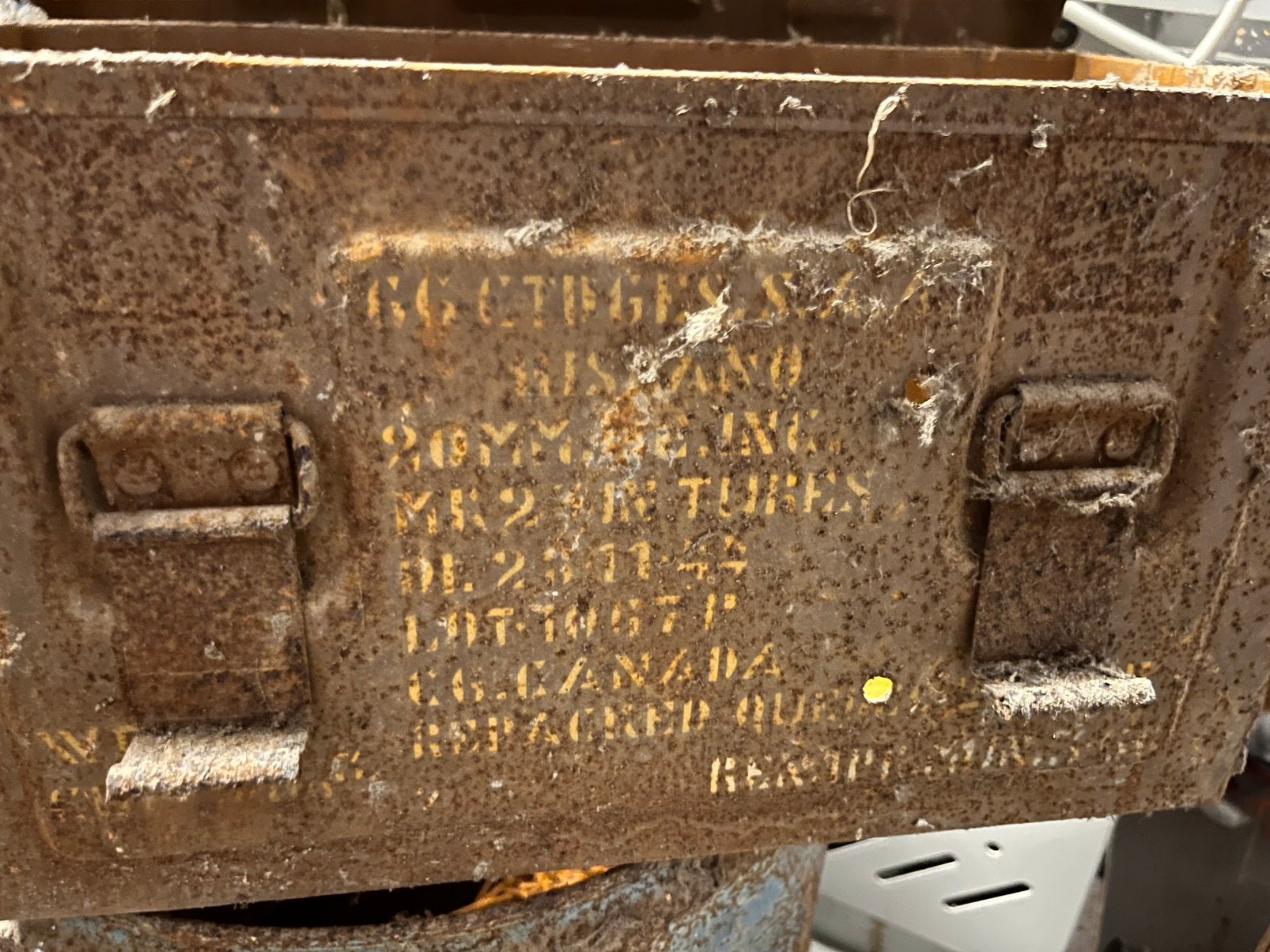 5 metalen kistjes uit de tweede wereldoorlog, Verzamelen, Ophalen