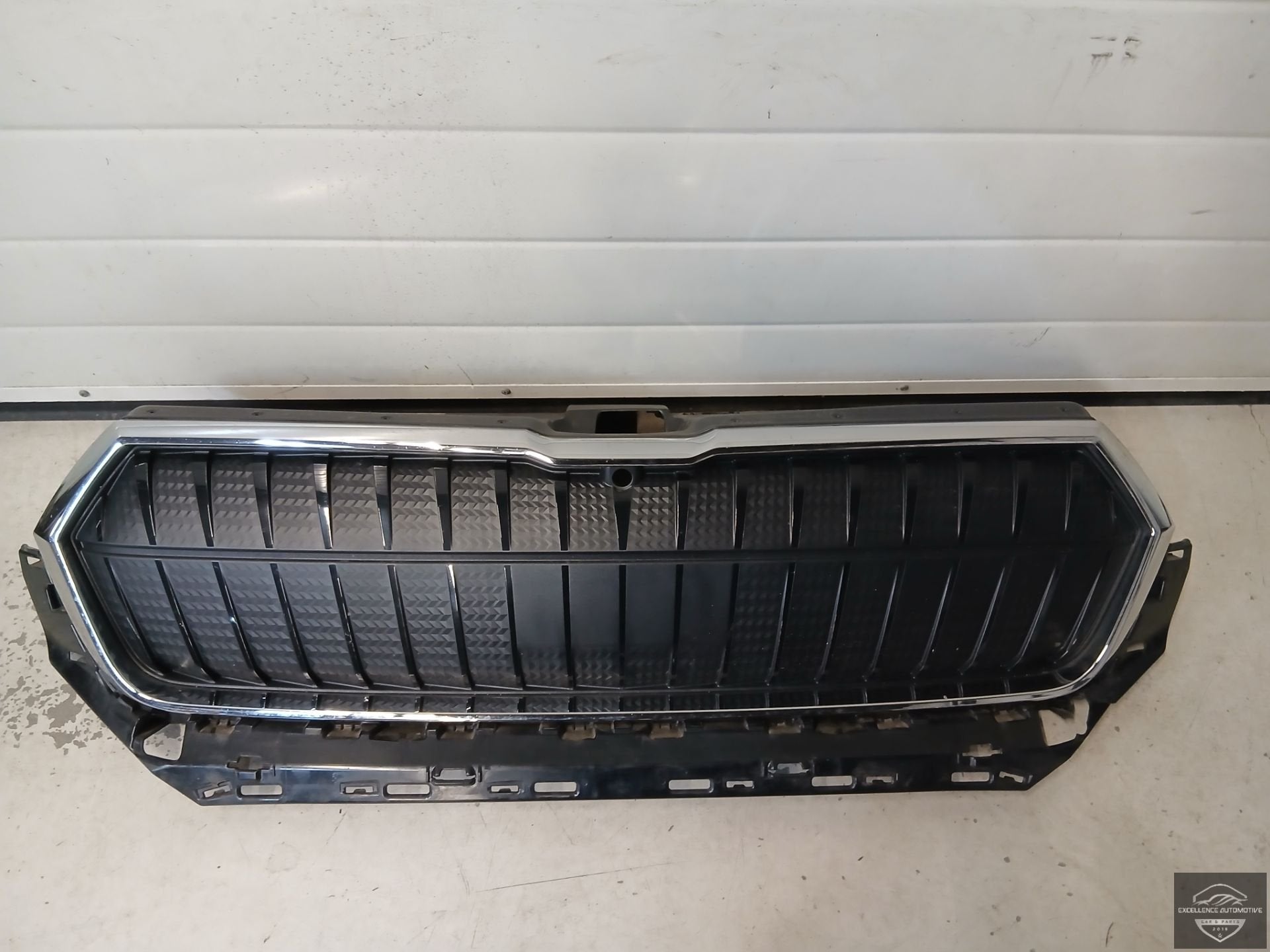Calandre d'origine Skoda Enyaq 2020+ ! 5LA853653, Infoline@skoda-auto.cz, Tr. Vaclava Klementa 869
293 01  Mlada Boleslav, CZ