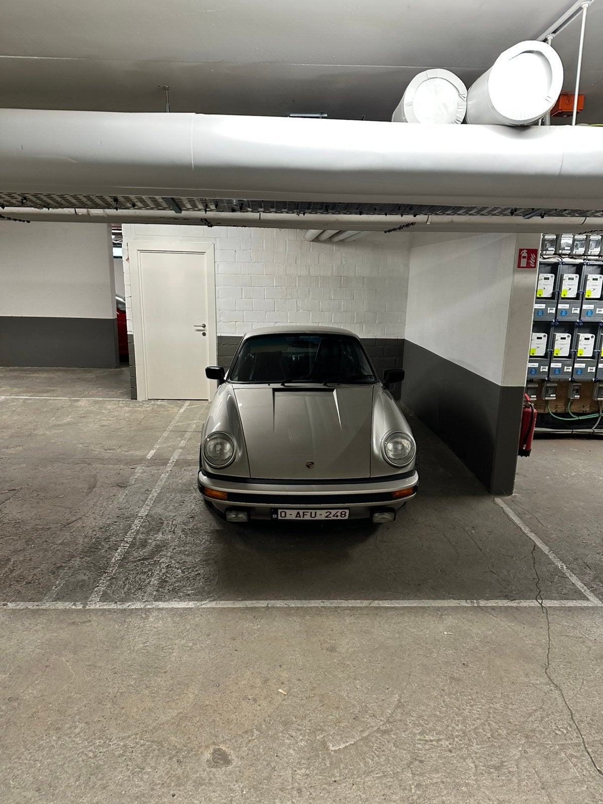 Oldtimer Porsche 911 2.7s, Immo, Garages & Places de parking, Hasselt