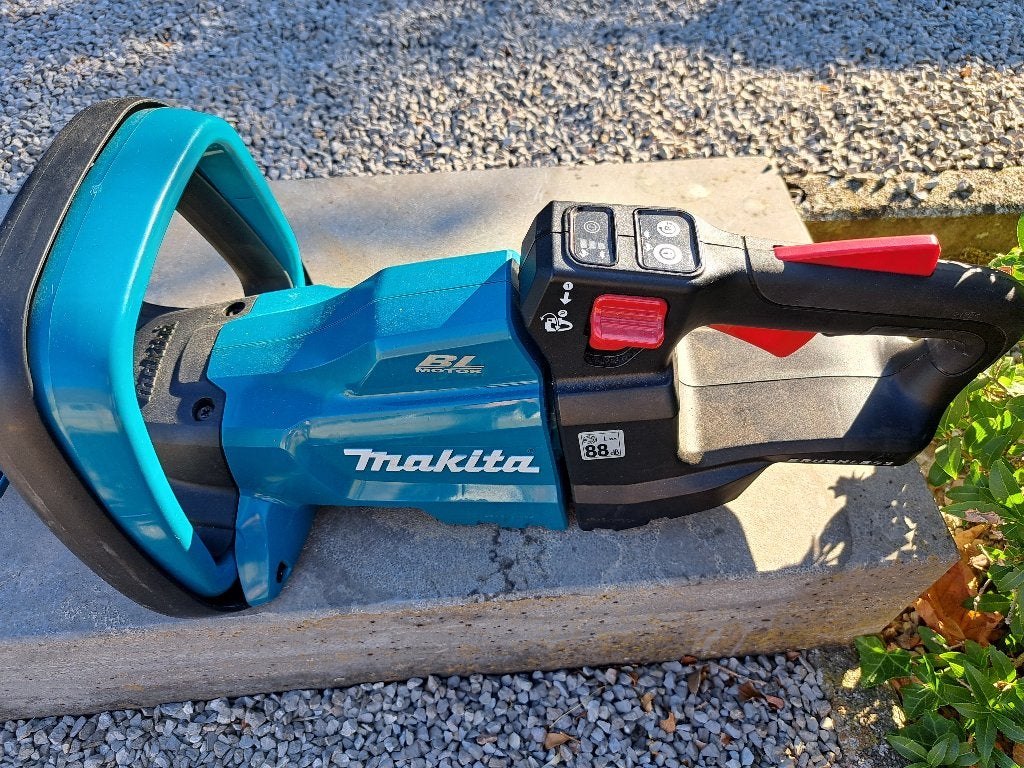 Heggeschaar Makita DUH752, Tuin en Terras, Ophalen, Zo goed als nieuw, Accu, Makita