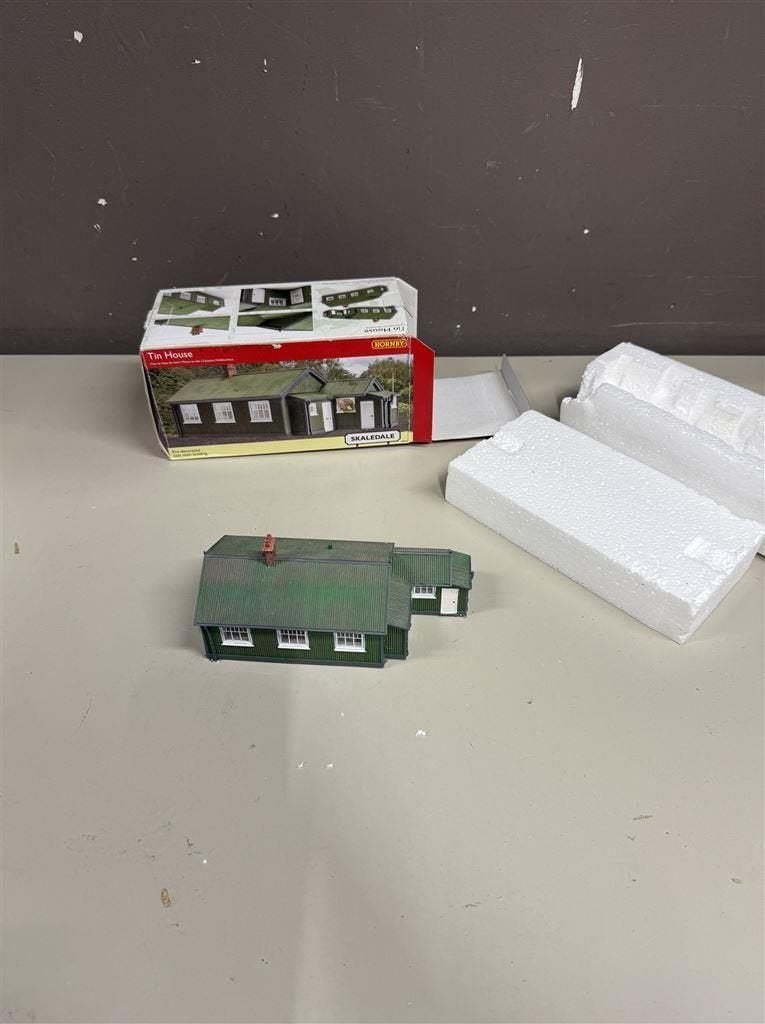 Hornby Skaledale 00 gauge r9803 Tin house, Hobby & Loisirs créatifs, Modélisme | Figurines & Dioramas, Enlèvement ou Envoi, Comme neuf