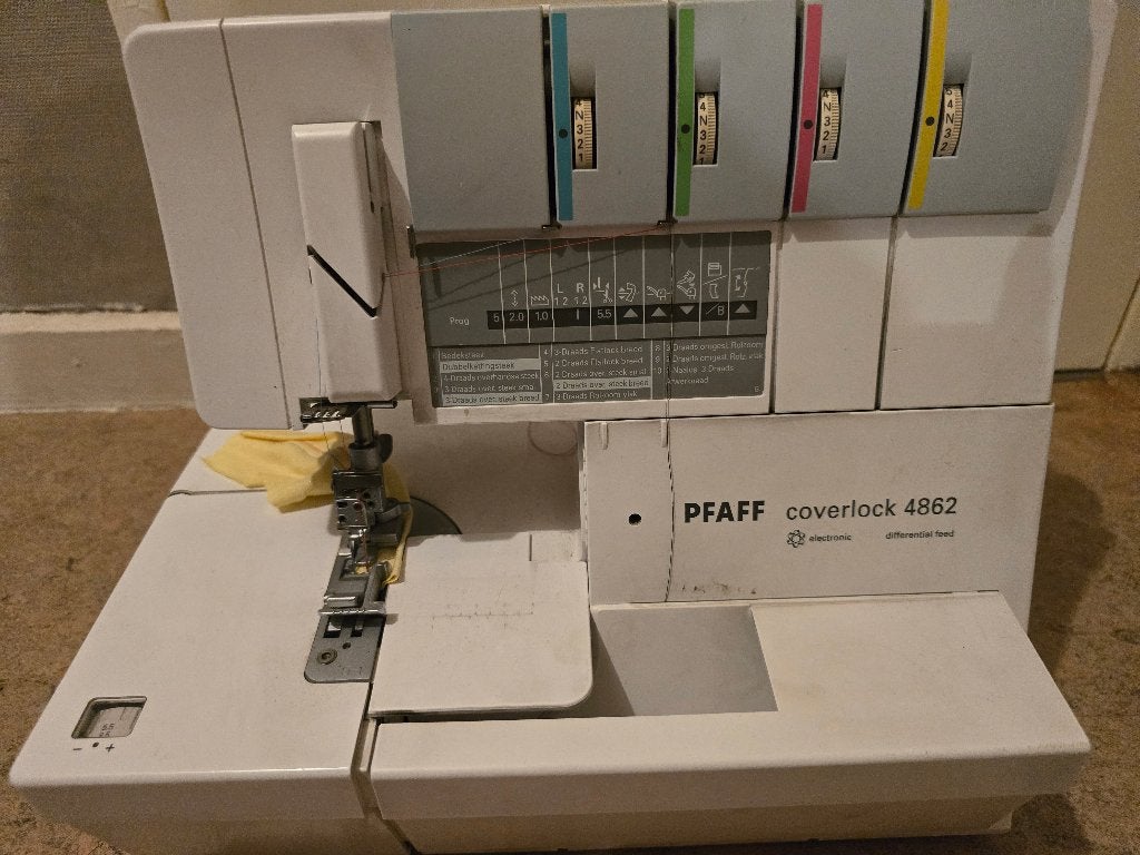 Naaimachine overlock pfaff, Hobby & Loisirs créatifs, Machines à coudre & Accessoires, Enlèvement, Utilisé, Machine à coudre, Pfaff