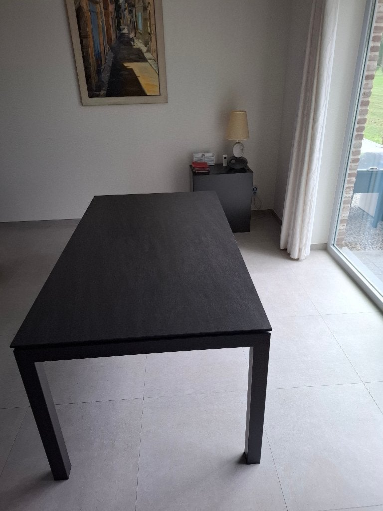 Table à manger noire en parfait état, 150 à 200 cm, Cinq personnes ou plus, Comme neuf, Enlèvement