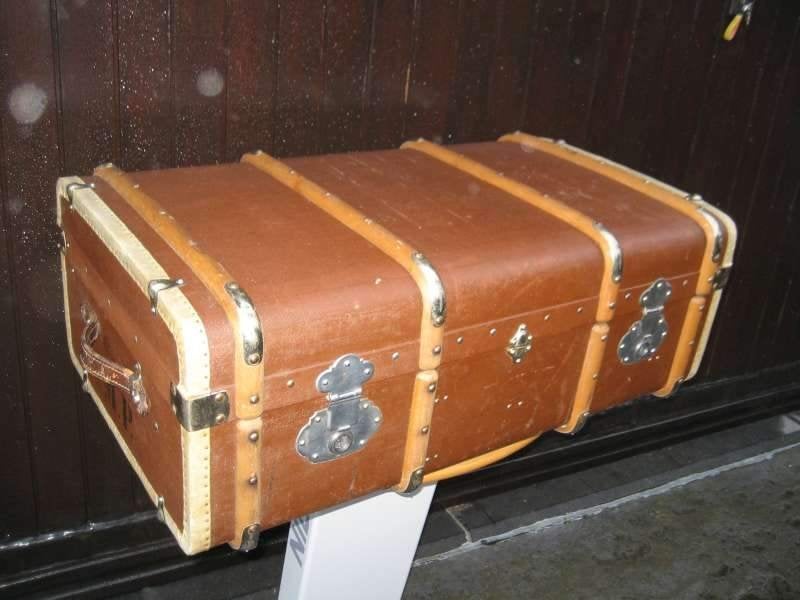 Oude vintage hutkoffer, Ophalen