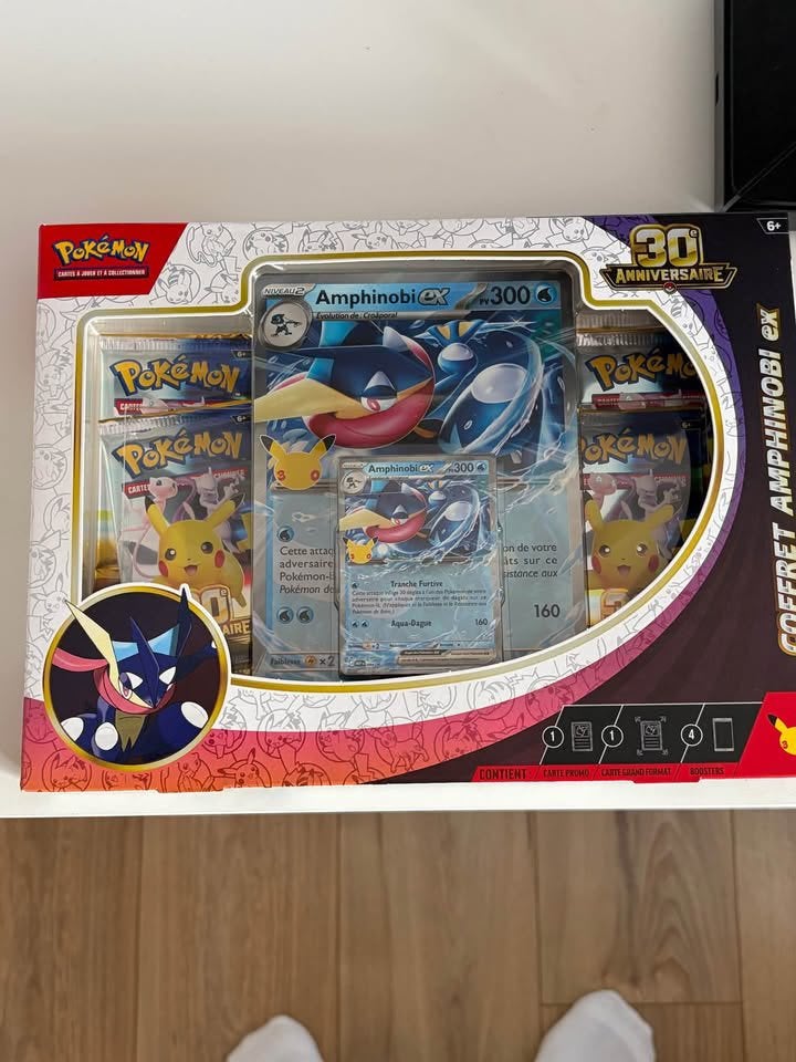 pokemon 30th anniversary, Hobby en Vrije tijd, Ophalen of Verzenden, Zo goed als nieuw