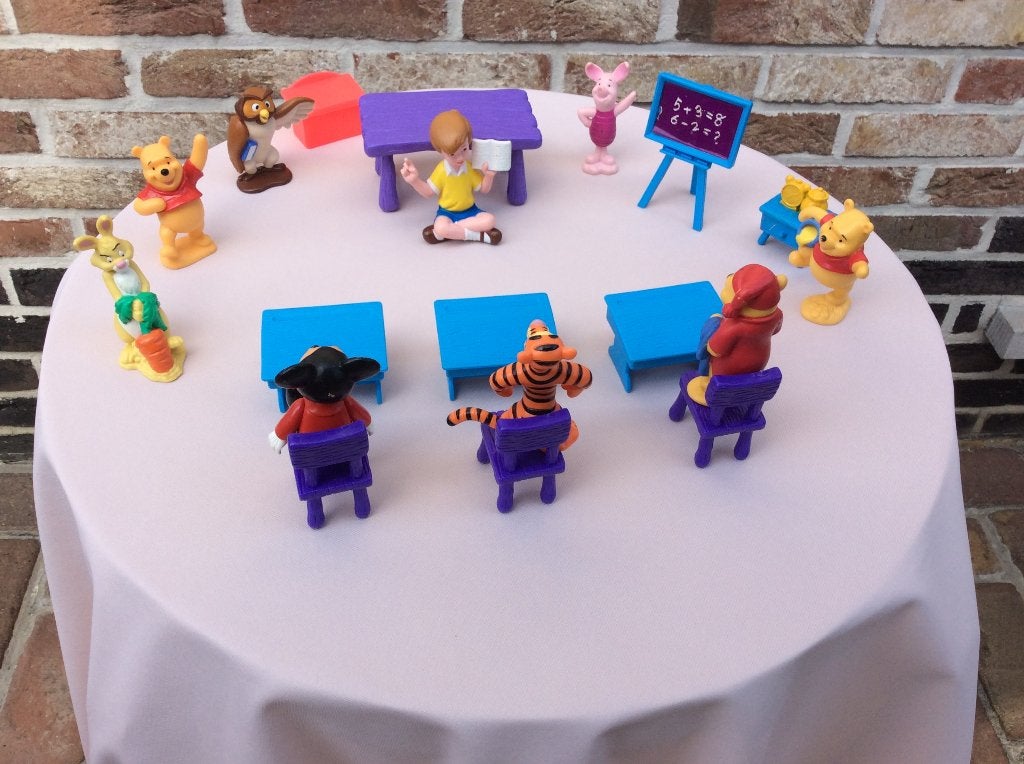 KLASLOKAAL MET DISNEY FIGUREN 19 STUKS ZO GOED ALS NIEUW, Ophalen of Verzenden, Overige figuren, Zo goed als nieuw, Beeldje of Figuurtje