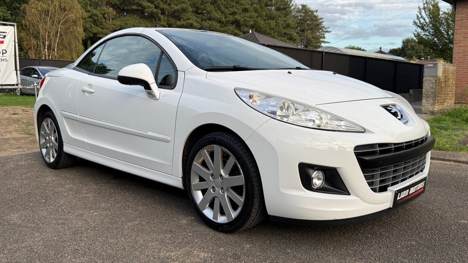 Peugeot 207cc 1.6 i | Sport - Zetelverwarming | Nette Staat, Auto's, Voorwielaandrijving, Zwart, 4 cilinders, Cabriolet