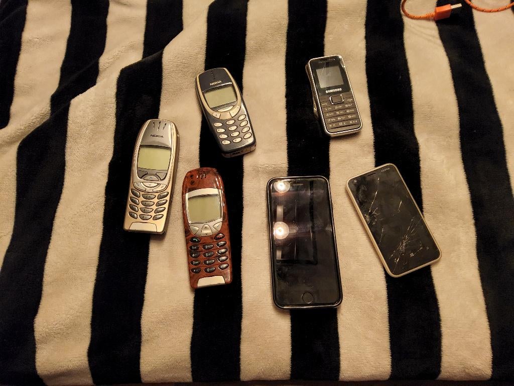 LOT OUDE TELEFOONS, Télécoms, Téléphonie mobile | Accessoires & Pièces, Enlèvement ou Envoi, Utilisé, Nokia