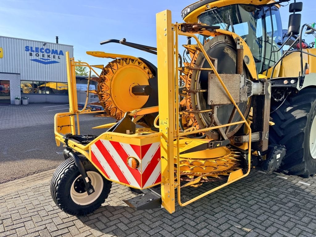 New Holland 60BFI Maisbek (Kemper 460 Plus), Moissonneuse