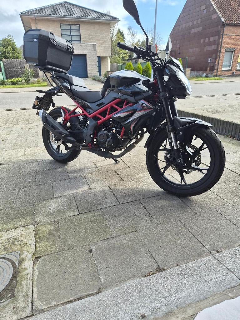 Benelli 125 1800 km, Motoren, Motoren | Benelli, Particulier, 125 cc, 11 kW of minder, Minimaal motorrijbewijs A2