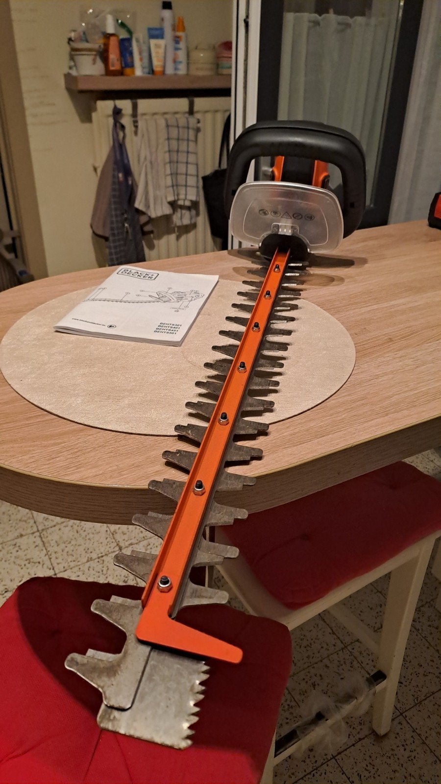 taille haies filiaire 60cm Black & Decker, Enlèvement