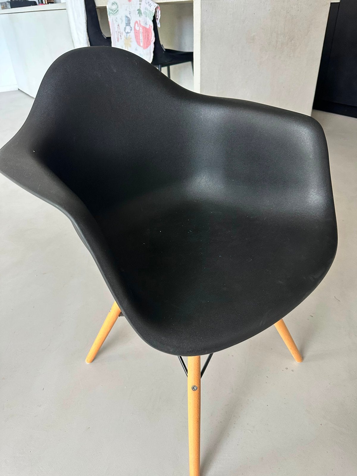 5 stoelen vitra eames, Huis en Inrichting, Stoelen, Ophalen, Gebruikt, Zwart