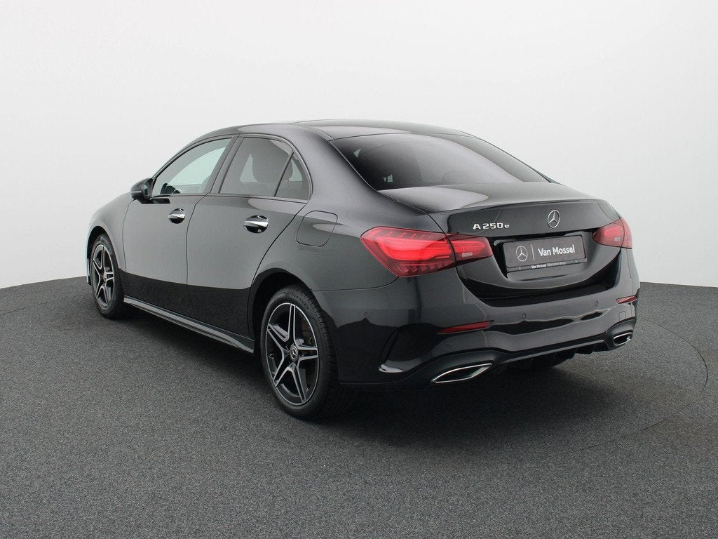 Mercedes-Benz A-Klasse 250 e Berline AMG Line + PANORAMISCH, Autos, Achat, 16 kWh, Noir, 120 kW