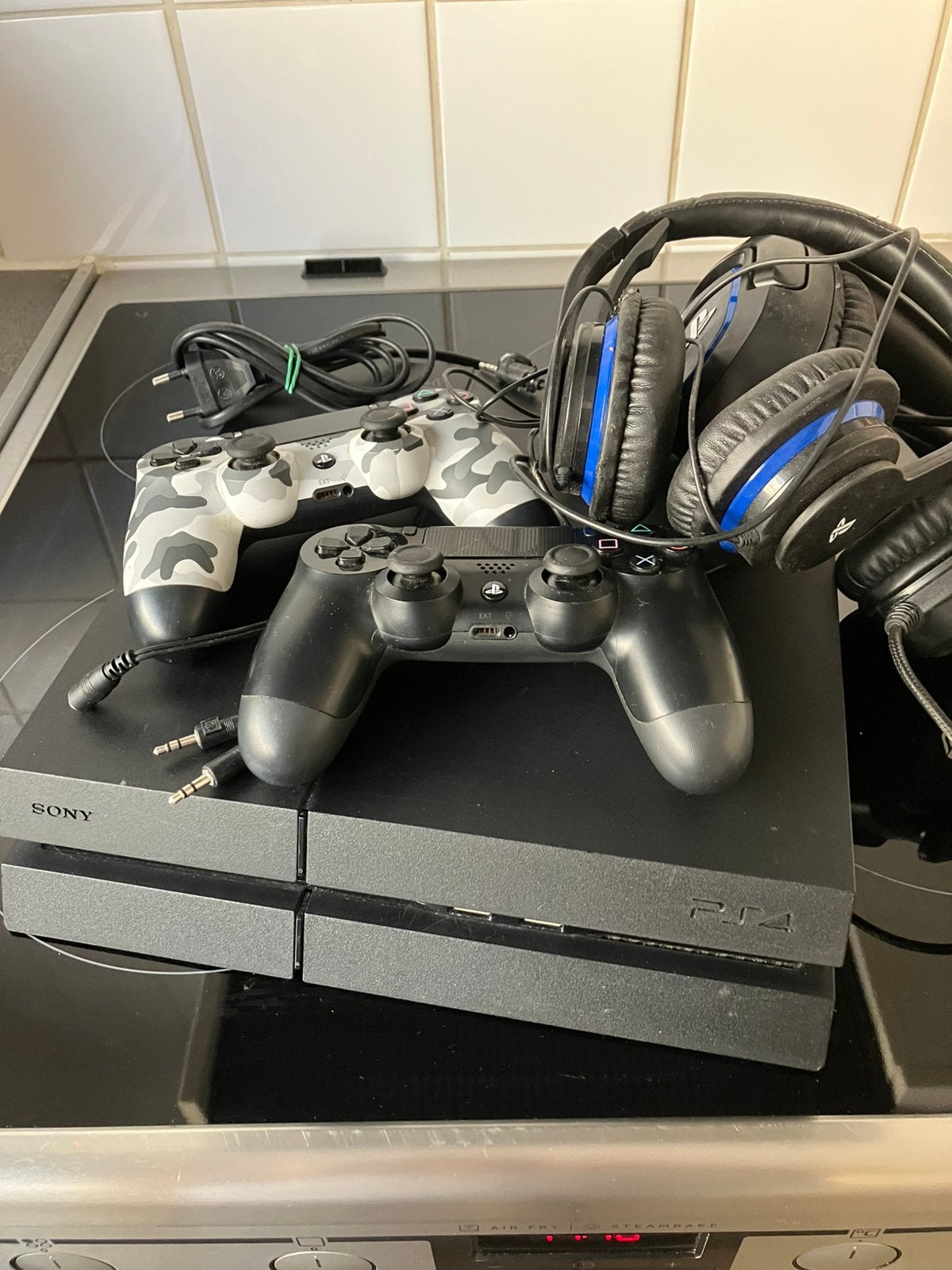 PlayStation 4 met, Games en Spelcomputers, Ophalen, Zo goed als nieuw, Met 2 controllers