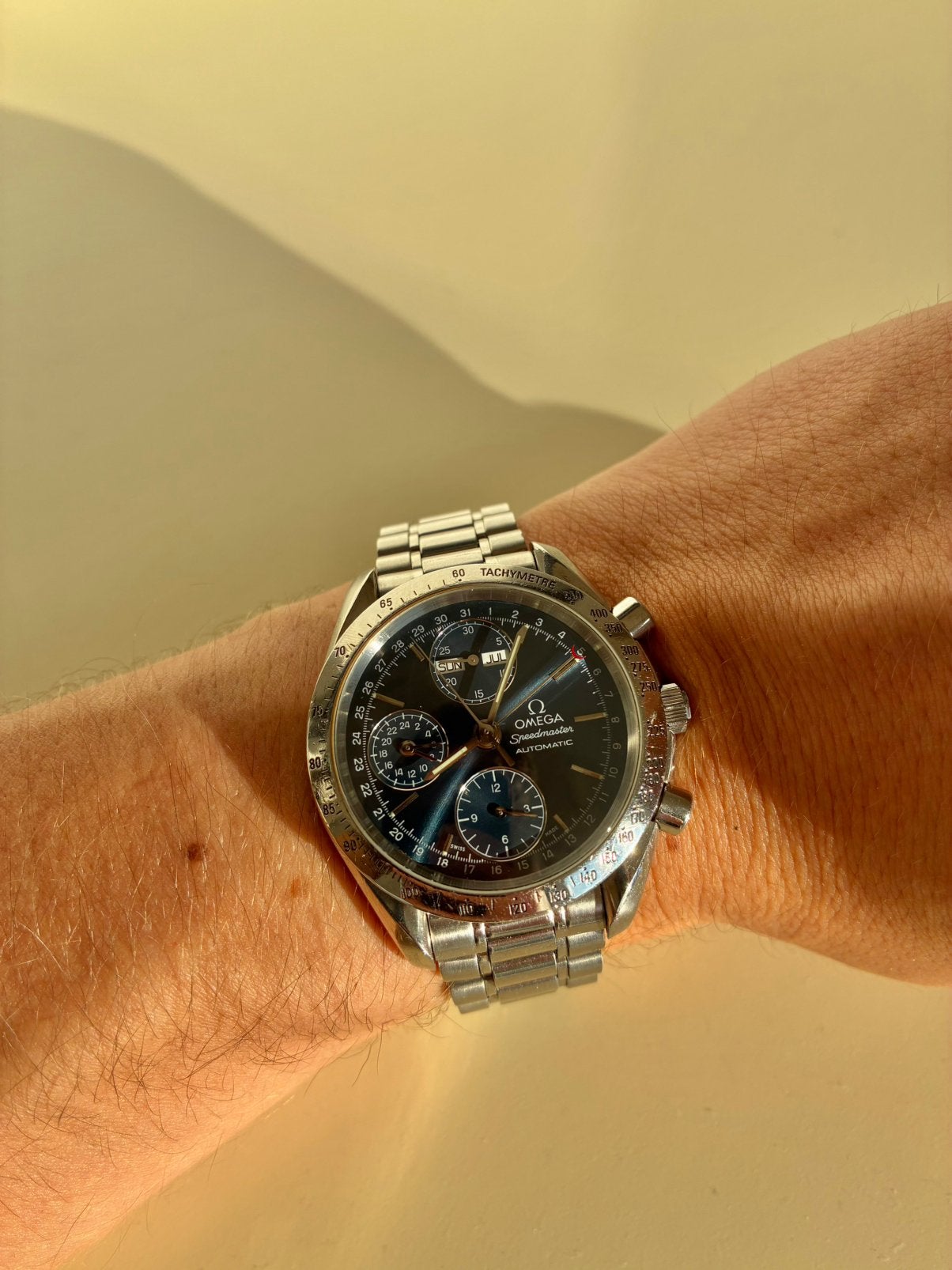 Omega Speedmaster Triple Date - Blue dial, Bijoux, Sacs & Beauté, Montres | Hommes, Enlèvement ou Envoi, Comme neuf, Omega