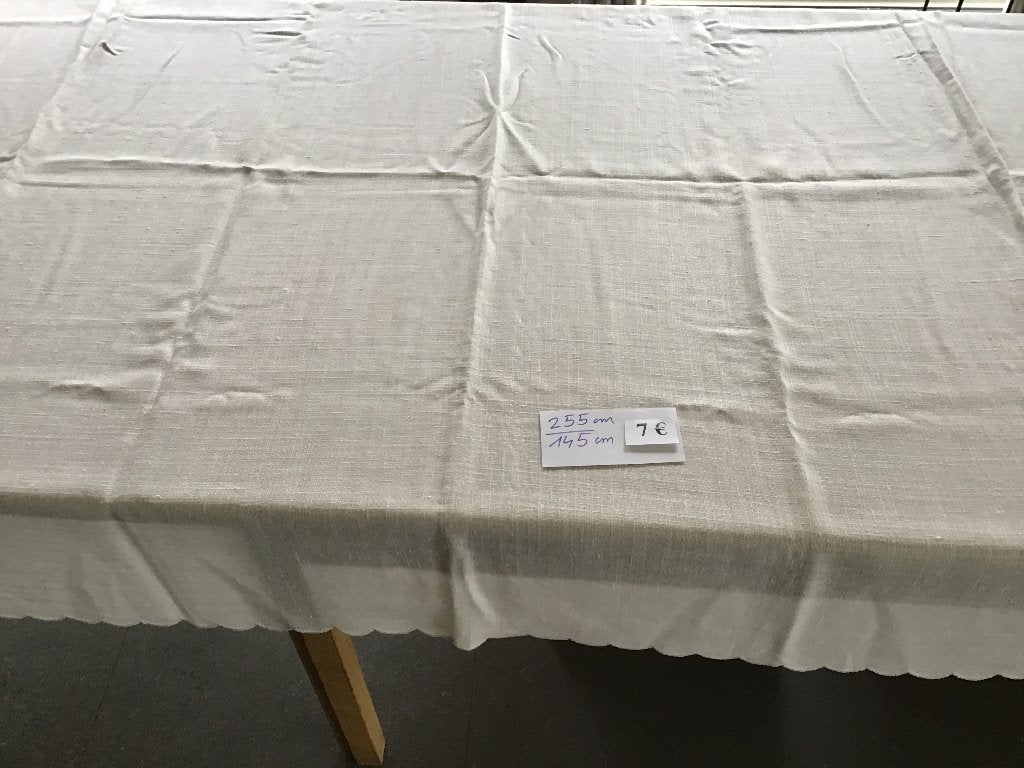 tafelkleed van 255 cm op 145 cm aan slechts 7 euro, Tafelkleed, Ophalen of Verzenden, Zo goed als nieuw