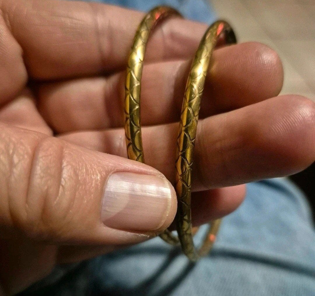 Vintage mooi geëtste goudkleurige armbanden, Ophalen of Verzenden