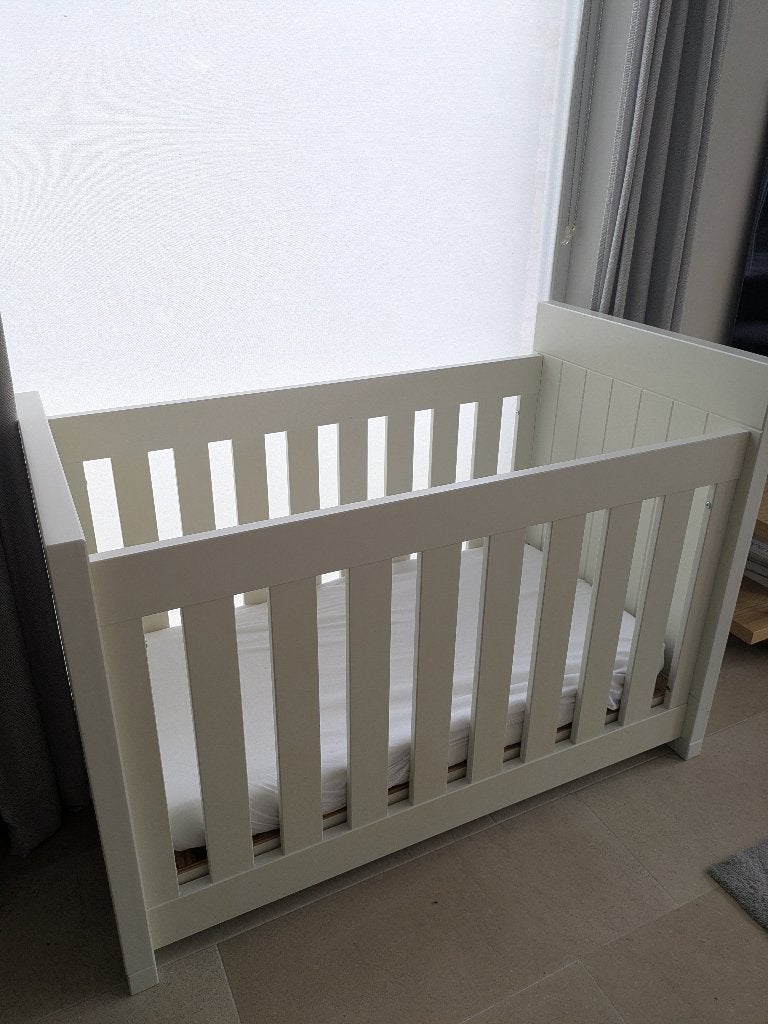Babybed + kastje en wandmeubel, Kinderen en Baby's, Ophalen, Gebruikt, Ledikant