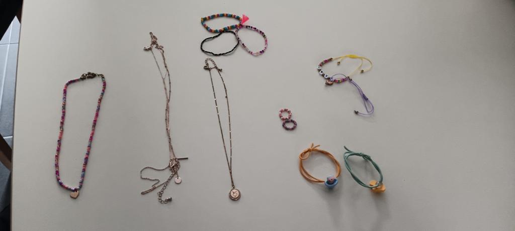 Kettingen ringen en armbandjes samen voor 3,65 euro, Handtassen en Accessoires, Piercings, Ophalen of Verzenden