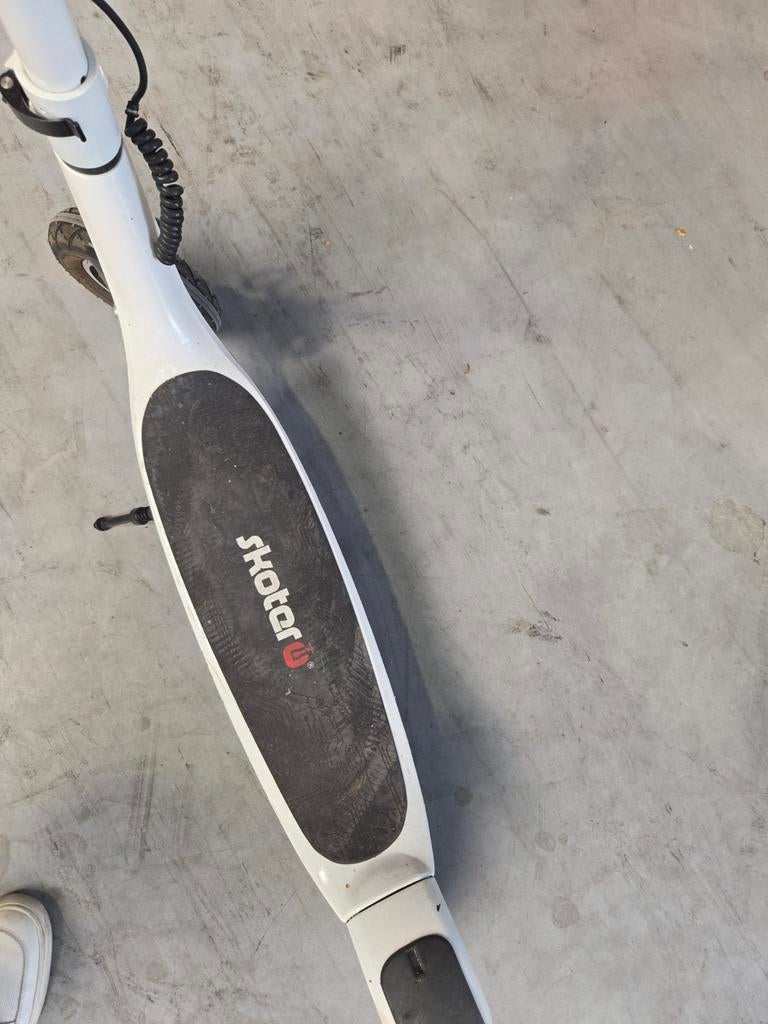 Step met oplader, Vélos & Vélomoteurs, Trottinettes, Enlèvement
