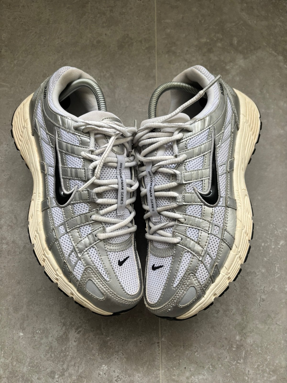 Nike P-6000 gris, Enlèvement ou Envoi, Comme neuf, Blanc, Baskets