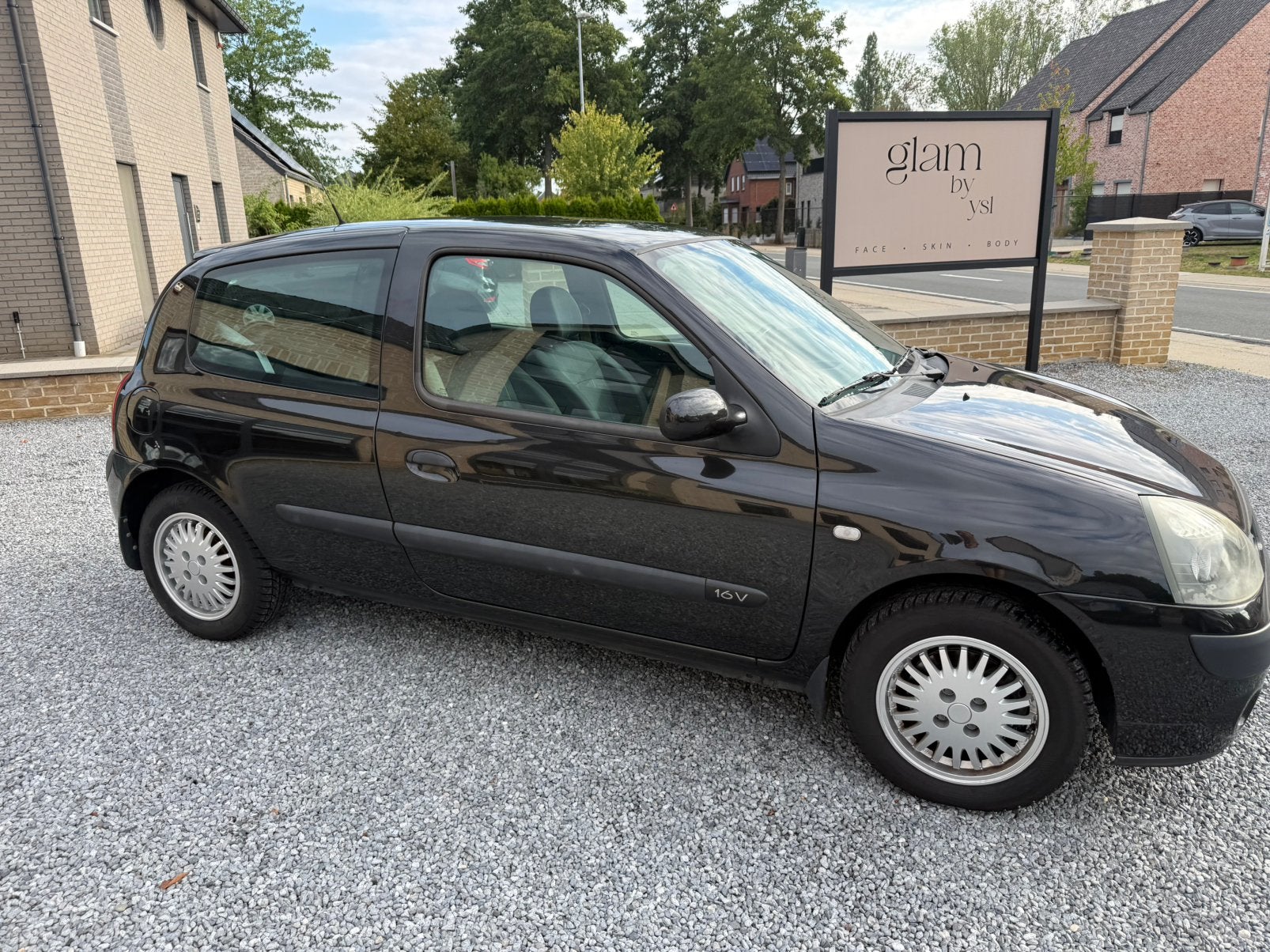 Renault clio Airco 1 jaar wettelijke garantie gekeurd, Auto's, Renault, Voorwielaandrijving, 4 cilinders, Zwart, Bedrijf