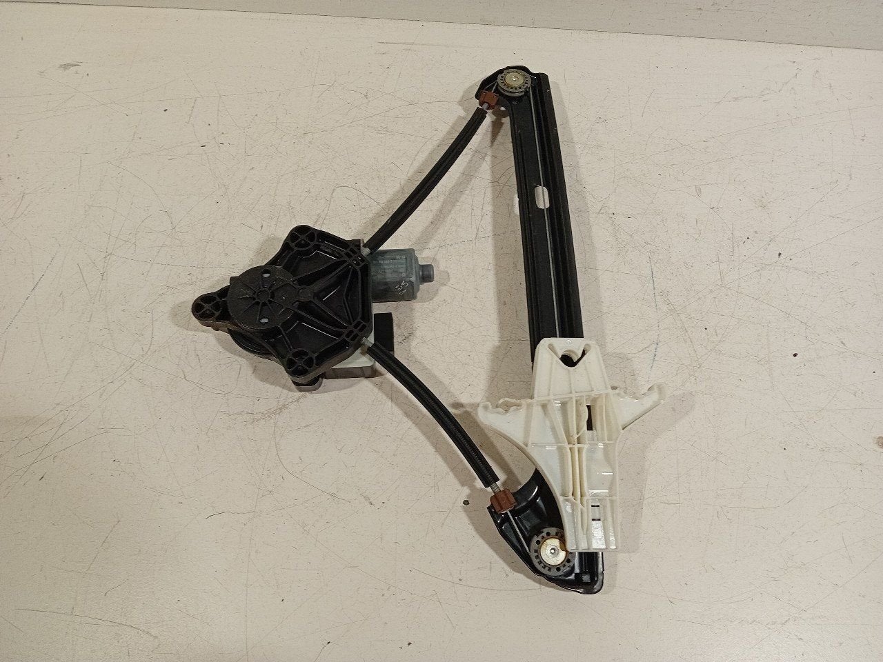 Raammechaniek elektrisch links achter Volkswagen Golf, Onderdelen@venauto.nl, Van der Ven Autorecycling B.V., Ettenseweg 76, 4706 PB Roosendaal, The Netherlands