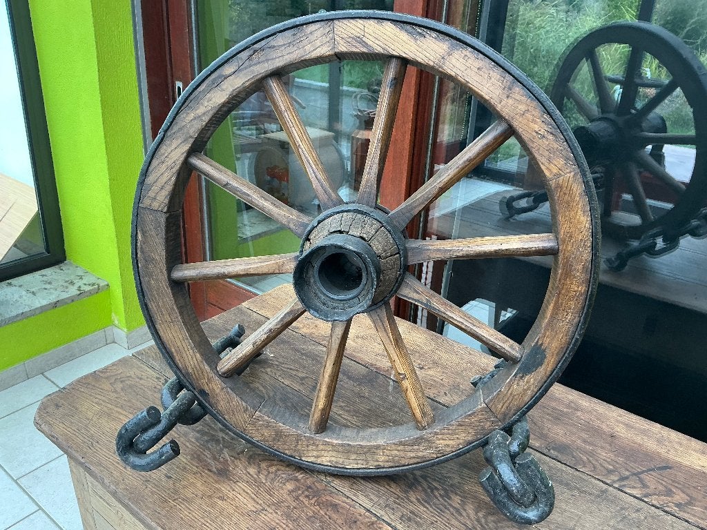 ROUE DE CHARRIOT ANTIQUE AVEC SUPPORT, Enlèvement