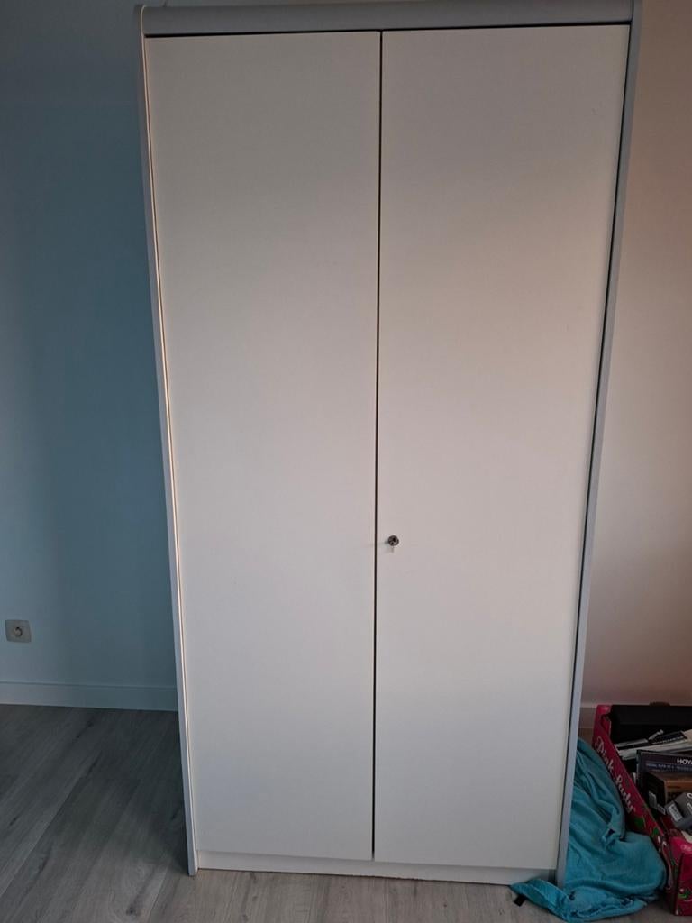 Witte kleerkastjes, Ophalen