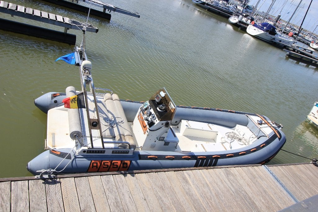 RIB motorboot binnenboordmotor, Gebruikt, Binnenboordmotor, 6 m, 2 m