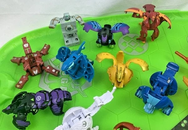 Bakugan Partij Arena Speelveld met veel Figuren Kaarten en, Kinderen en Baby's, Verzenden, Zo goed als nieuw