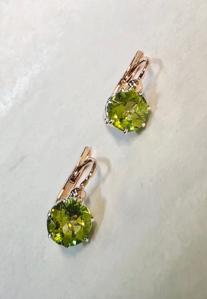 Antieke gouden oorbellen met peridots 1,70kt, Handtassen en Accessoires, Antieke sieraden, Ophalen of Verzenden, Goud, Oorbellen