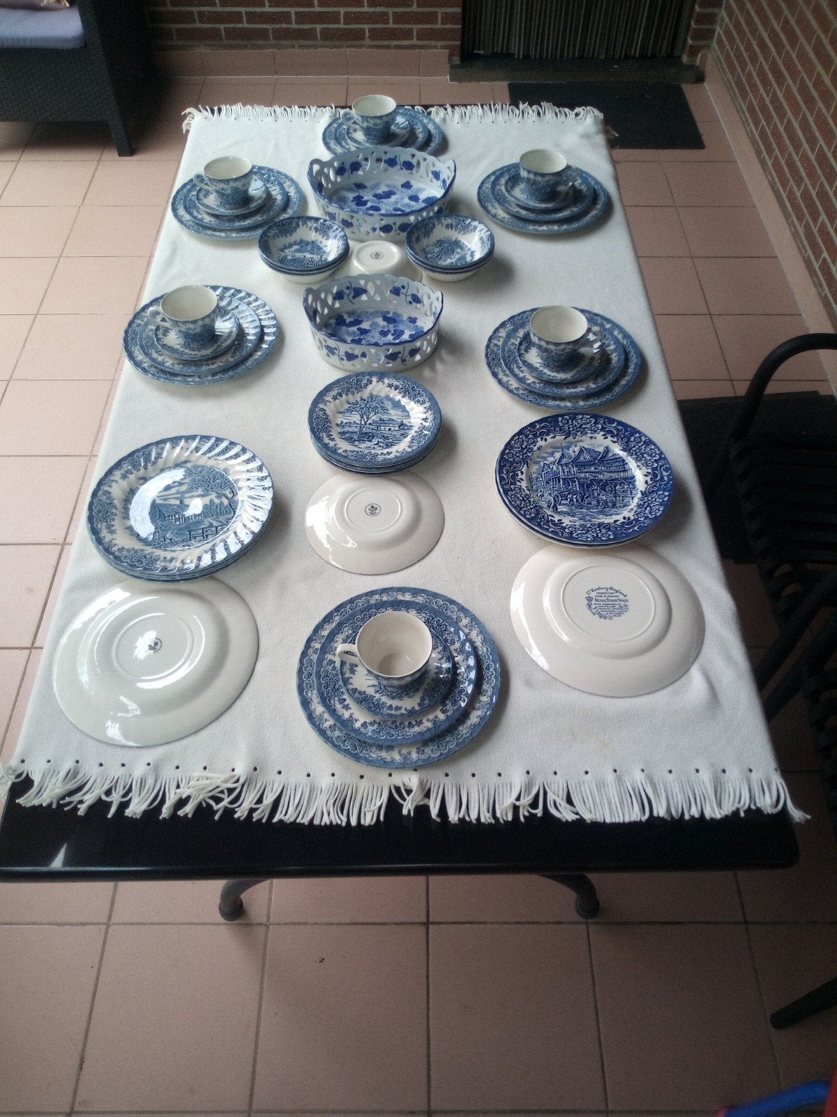 Mooie oud delfs services waarvan 6 tassen  11 platte borden, Ophalen