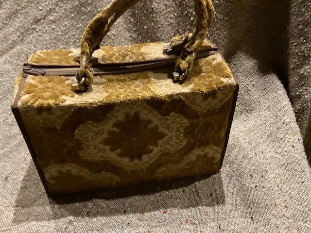 TROUSSE DE TOILETTE VINTAGE EN VELOURS DORÉ 70'S, Enlèvement ou Envoi, Utilisé, Autres couleurs, Homme ou Femme