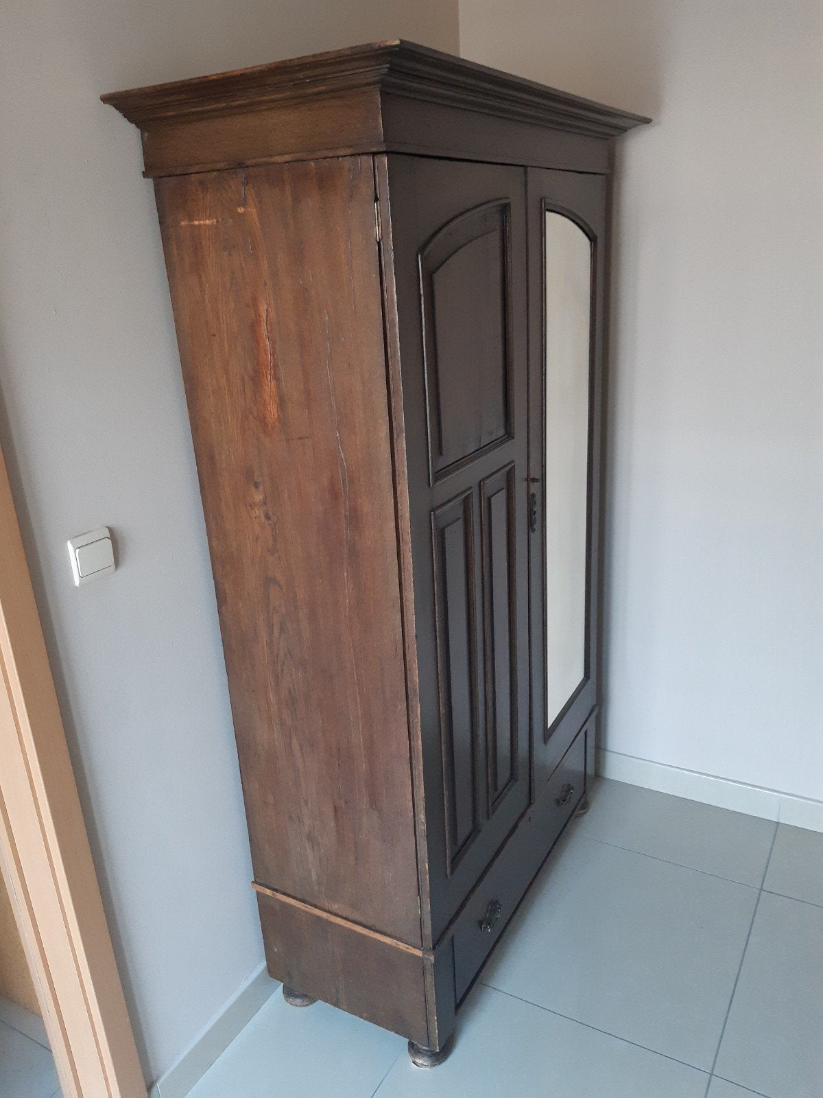 Armoire ancienne marron foncé., Enlèvement