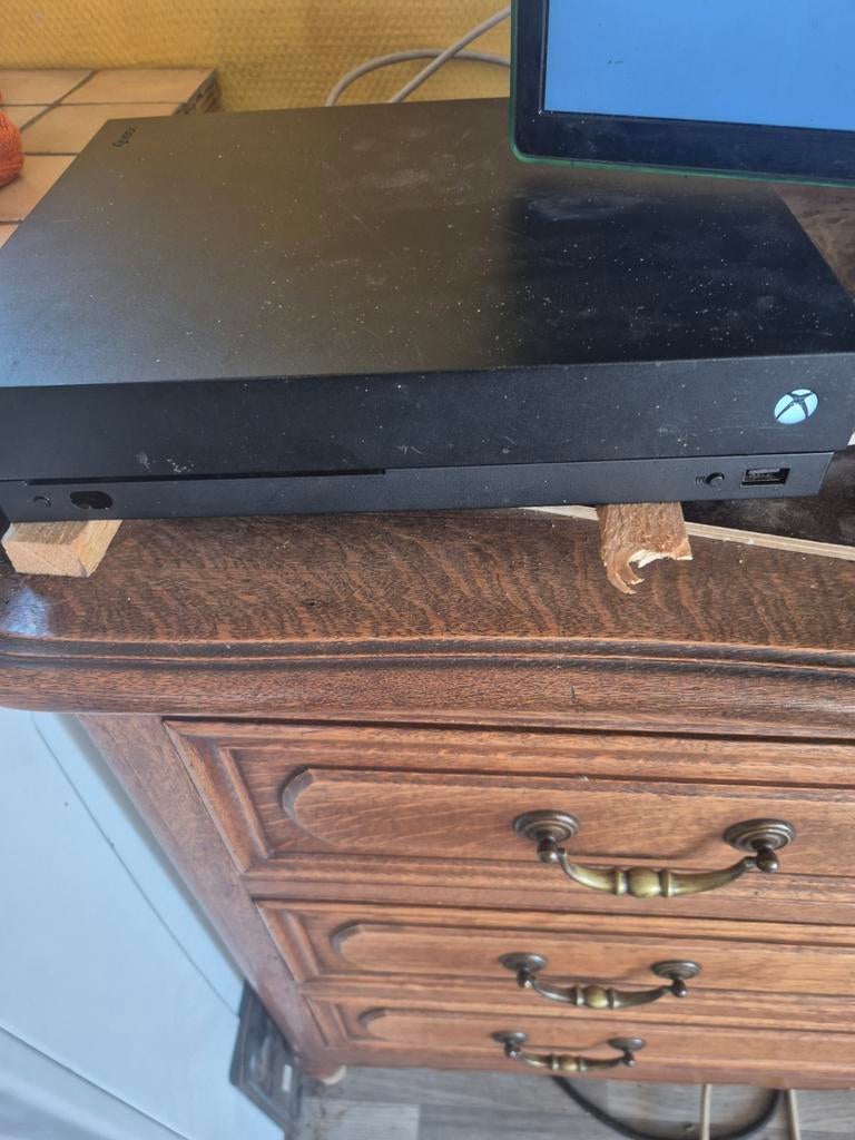 A vendre xbox one X 1tb, Games en Spelcomputers, Spelcomputers | Xbox One, Nieuw, 1 TB, Xbox One, Met harde schijf