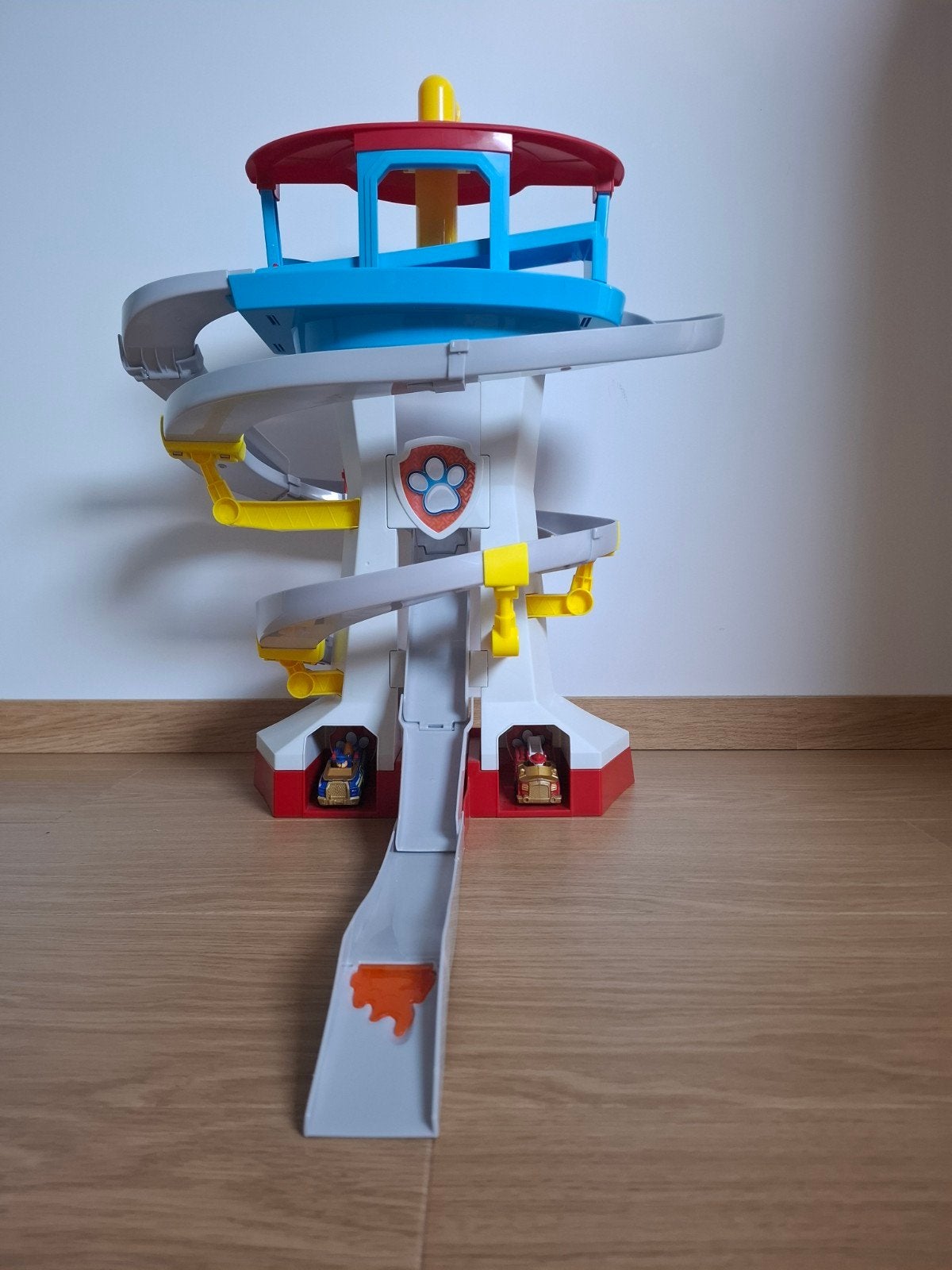 PAW Patrol True Metal Hoofdkwartier Racebaan, Enfants & Bébés, Jouets | Circuits, Autres marques, Comme neuf, Enlèvement, Circuit