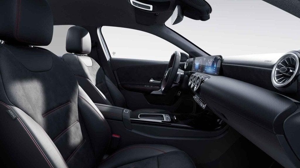 Mercedes-Benz A-Klasse 250 e Berline AMG Line | Nightpack |, Auto's, Stof, Gebruikt, 16 kWh, Hybride Elektrisch/Benzine