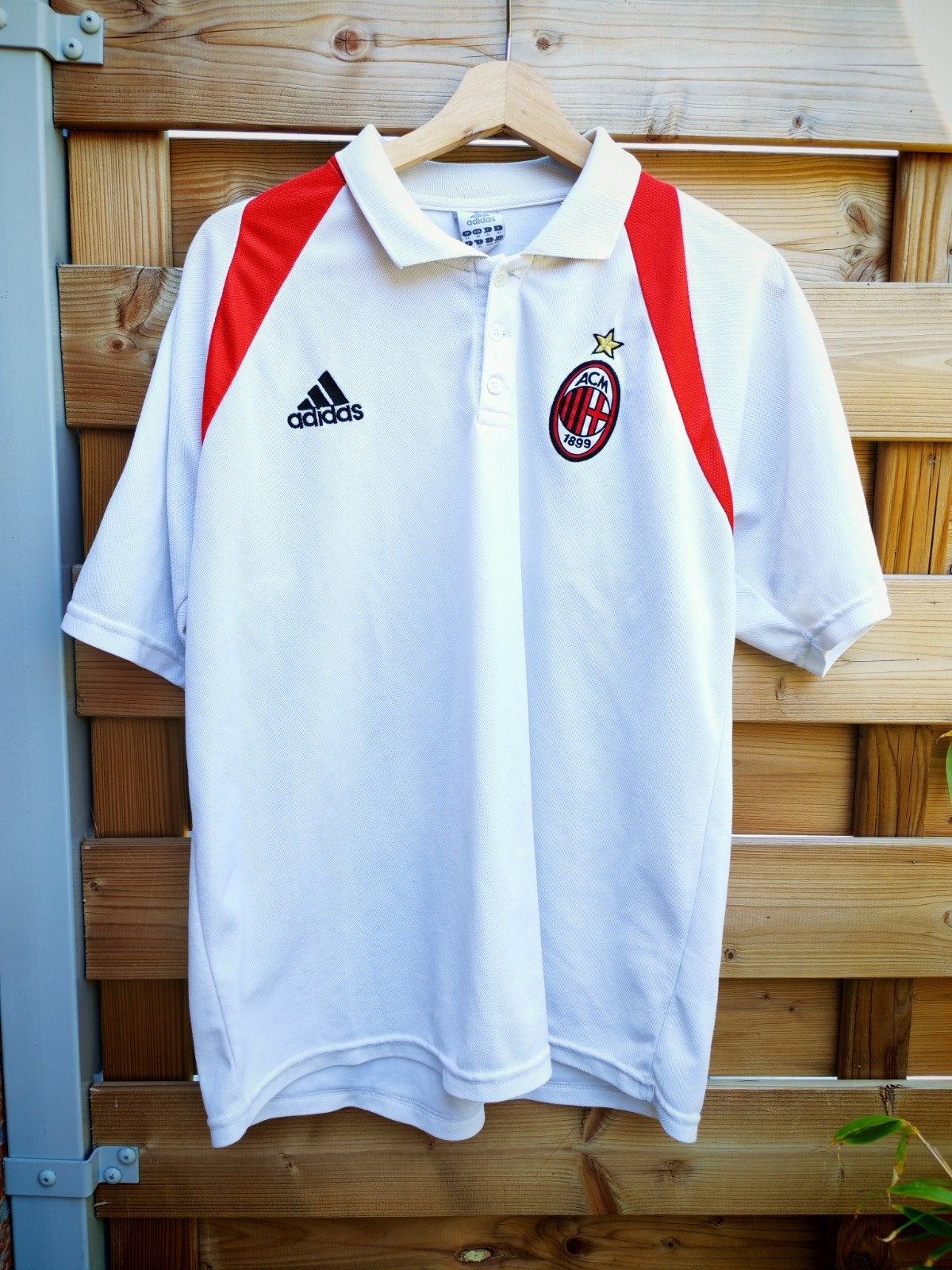 Le magnifique polo de l'AC Milan au début des années 2000, Enlèvement ou Envoi