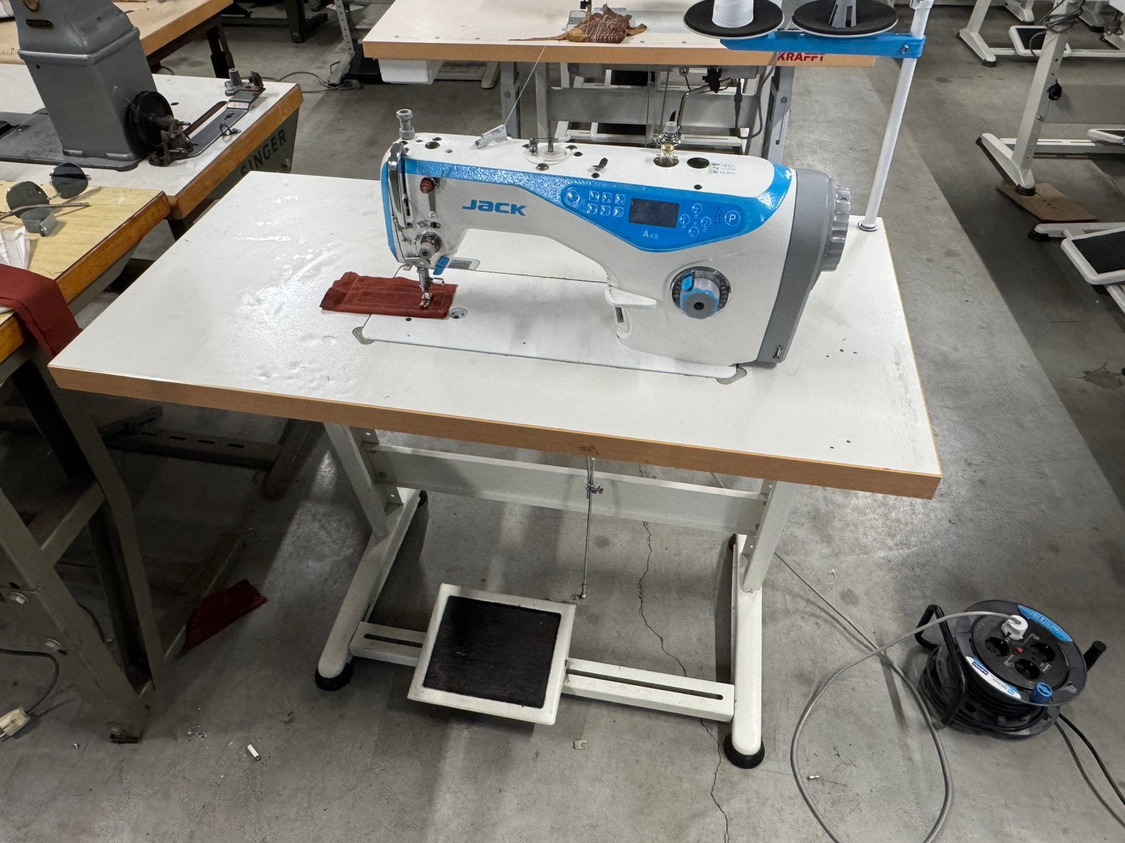 Industriele naaimachine jack a4s vol automaat 220v, Enlèvement ou Envoi, Comme neuf, Machine à coudre, Brother