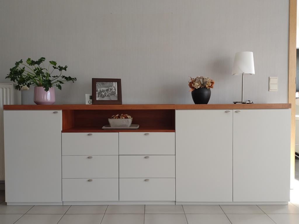 Commode en parfait état (peut être livrée à votre domicile), Maison & Meubles, 25 à 50 cm, 200 cm ou plus, Avec tablette(s), Cerisier