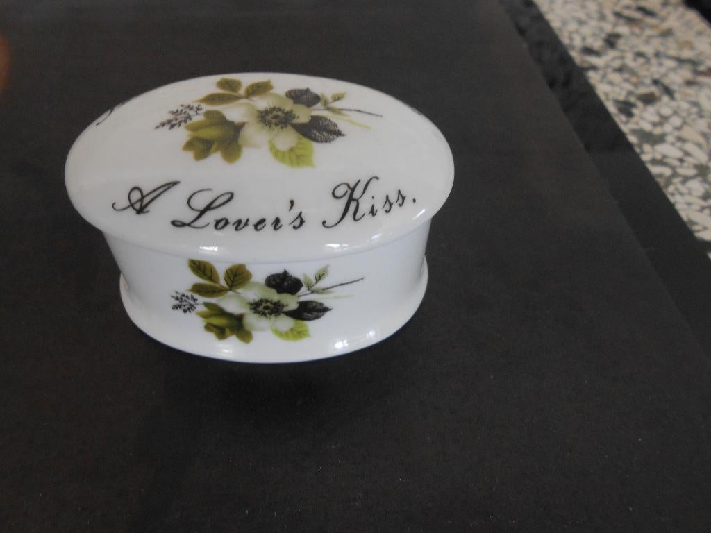 klein porseleinen potje, Royal Albert, Ophalen of Verzenden