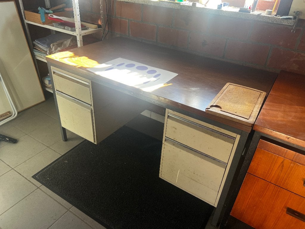 Metalen bureau / Garage werkbank – GRATIS (Koksijde), Enlèvement, Utilisé, 120 à 170 cm