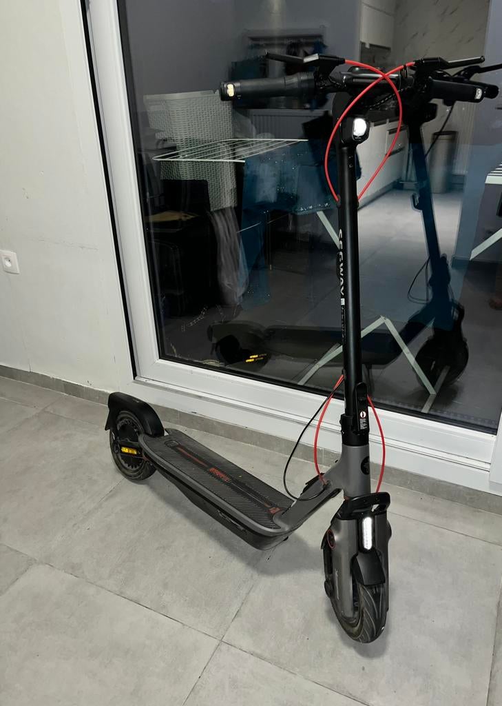 Trottinette électrique Segway Ninebot F3 Pro, Vélos & Vélomoteurs, Trottinettes, Enlèvement ou Envoi, Comme neuf