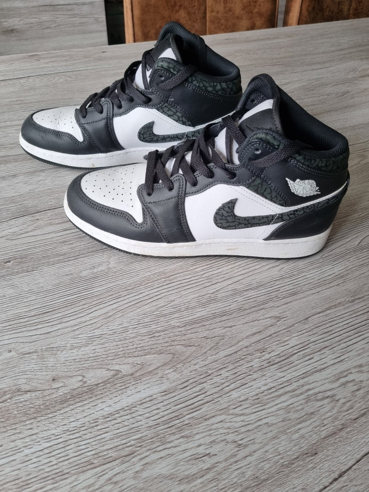 2x Nike air jordan 1 zwart en wit maat 40, Kleding | Heren, Schoenen, Ophalen, Wit